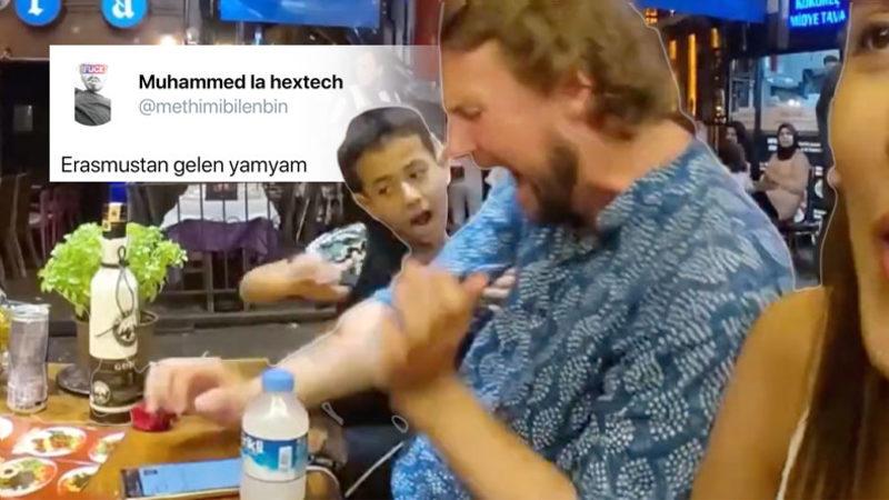 İstanbul’a Gelen Twitch Fenomeni Turist Çift, Çiçekçi Bir Çocuk Tarafından Canlı Yayında Isırıldı: Küfürbaz Bakkalın Olaya Dahil Olması Bekleniyor...