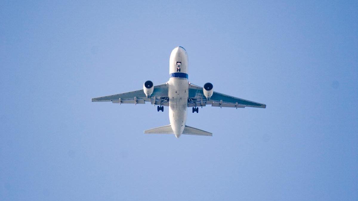 Uçak Tuvaletlerindeki Dışkılar Gökyüzünden Aşağıya mı Bırakılıyor?