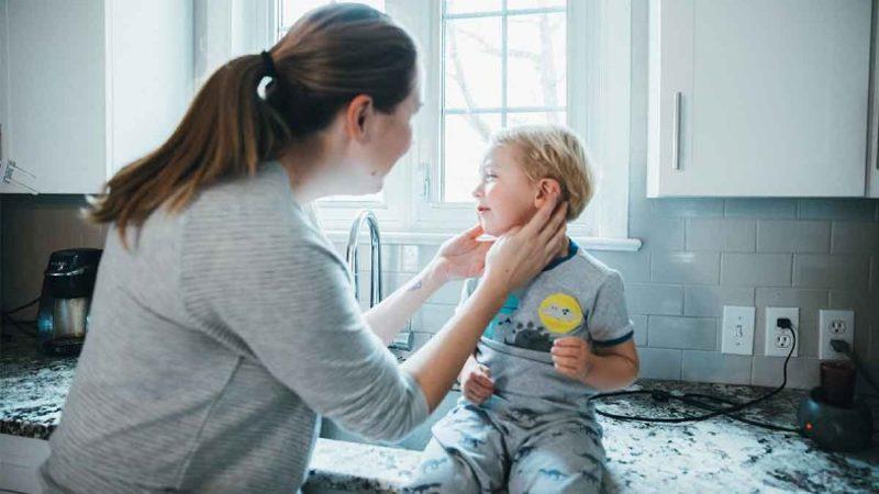 Birdenbire Başlayan Kulak Ağrısının Nedenleri Nelerdir, Nasıl Geçer?