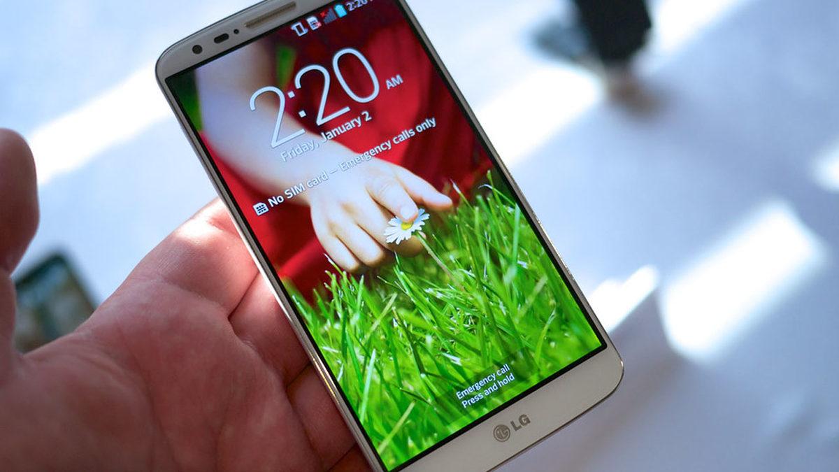 Telefonun Arka Tarafında Yer Alan Güç ve Ses Tuşlarıyla Hatırladığımız LG G2’nin Şimdi Kulaklara Şaka Gibi Gelen Özellikleri