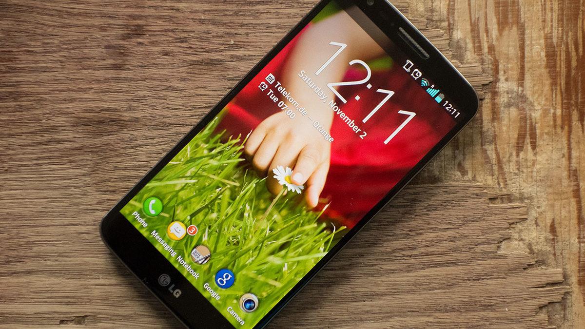 Telefonun Arka Tarafında Yer Alan Güç ve Ses Tuşlarıyla Hatırladığımız LG G2’nin Şimdi Kulaklara Şaka Gibi Gelen Özellikleri