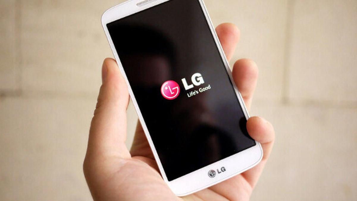 Telefonun Arka Tarafında Yer Alan Güç ve Ses Tuşlarıyla Hatırladığımız LG G2’nin Şimdi Kulaklara Şaka Gibi Gelen Özellikleri