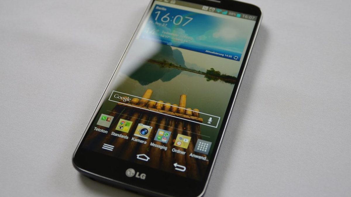 Telefonun Arka Tarafında Yer Alan Güç ve Ses Tuşlarıyla Hatırladığımız LG G2’nin Şimdi Kulaklara Şaka Gibi Gelen Özellikleri