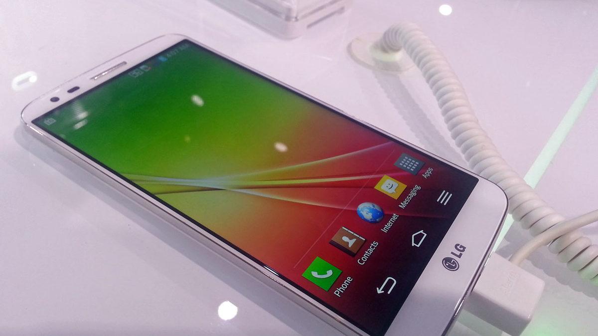 Telefonun Arka Tarafında Yer Alan Güç ve Ses Tuşlarıyla Hatırladığımız LG G2’nin Şimdi Kulaklara Şaka Gibi Gelen Özellikleri