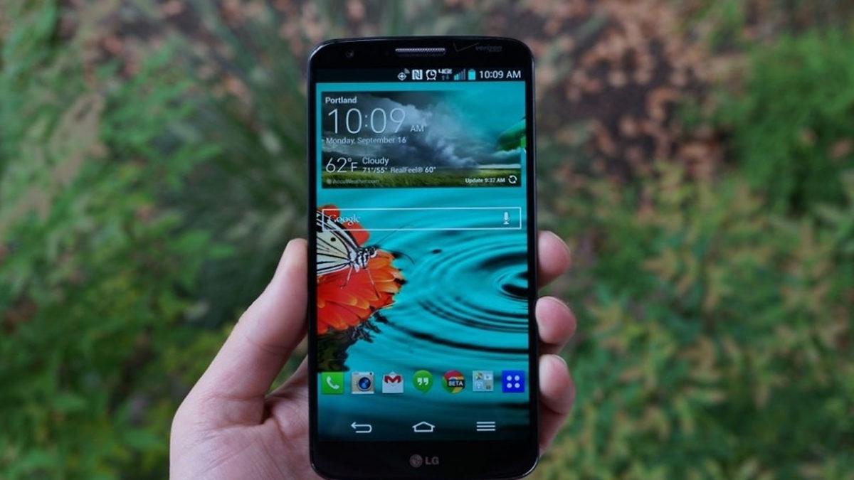 Telefonun Arka Tarafında Yer Alan Güç ve Ses Tuşlarıyla Hatırladığımız LG G2’nin Şimdi Kulaklara Şaka Gibi Gelen Özellikleri