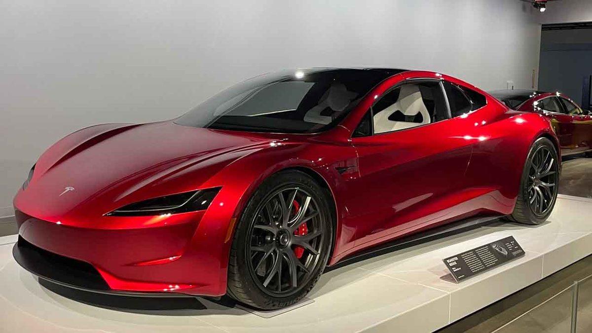 Roket Motoru Takılan Tesla Roadster’in Normal Roadster ile Kapışması Simüle Edildi [Video]