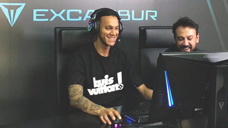 Beşiktaşlı Josef de Souza, Casper’ın Oyuncu Bilgisayarı Excalibur E600’ü Test Etti