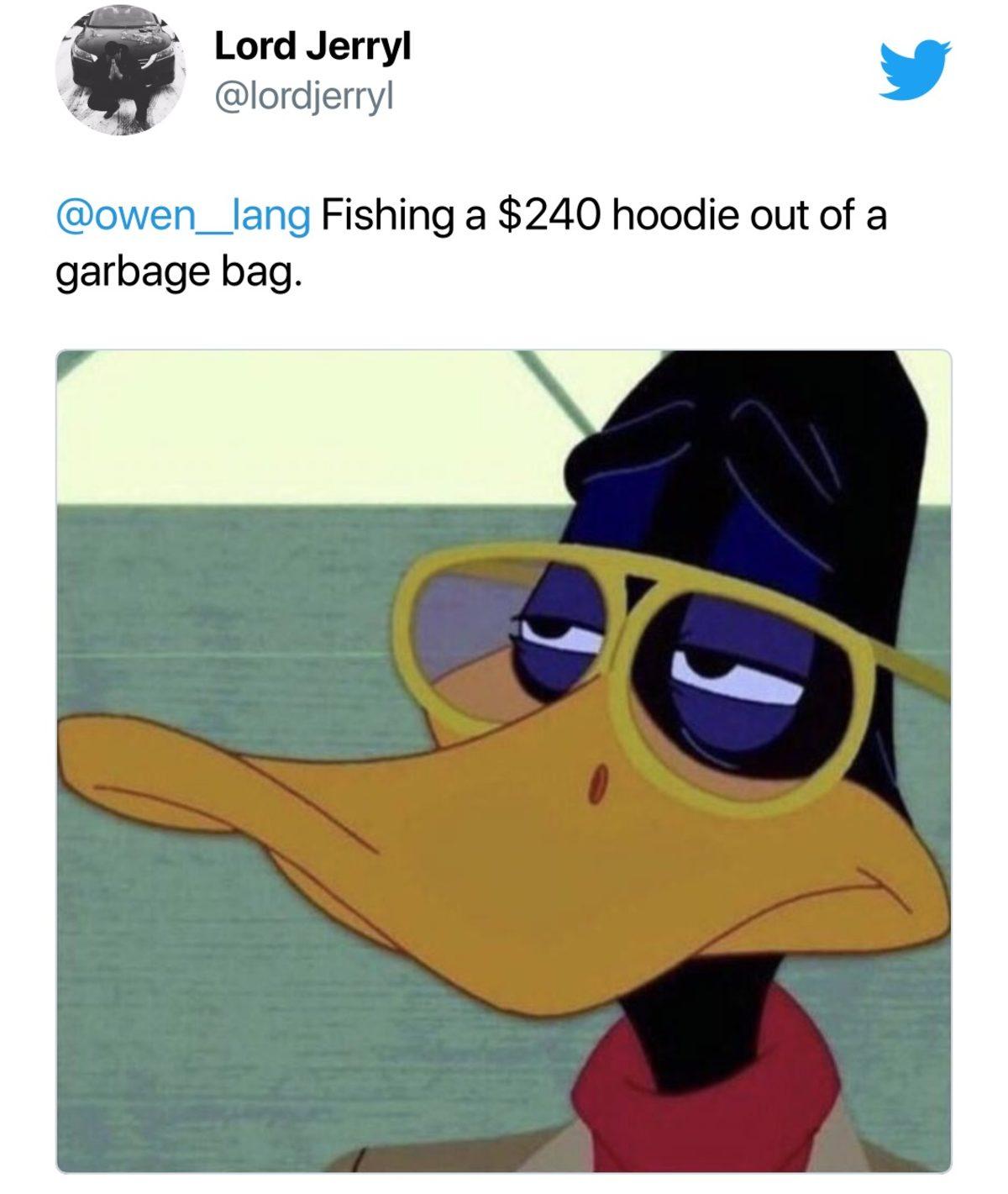 Kanye West’in Özel(!) Kıyafet Koleksiyonunu Çöp Poşetinde Satışa Sunması Sosyal Medyada Alay Konusu Oldu [Video]