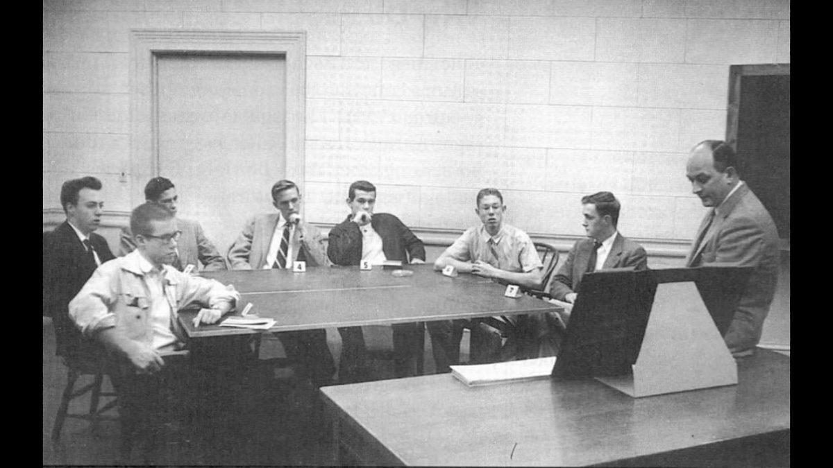 Canınız Kahve Çekmesine Rağmen Arkadaşlarınız Çay Söyledi Diye Sizin de Çay Söylemenizi Açıklayan Psikolojik Deney: Asch Deneyi