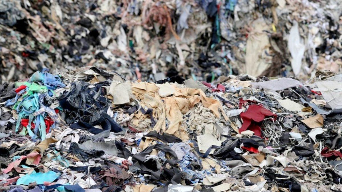 Gereksiz Yere Giysi Alan Biriyseniz Yaptığınız İsraf İşte Bu Zararlara Sebep Oluyor!