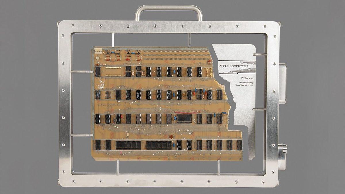 Apple’ın Ürettiği İlk Bilgisayar, Hatırı Sayılır Bir Fiyatla Açık Artırmada Satıldı!