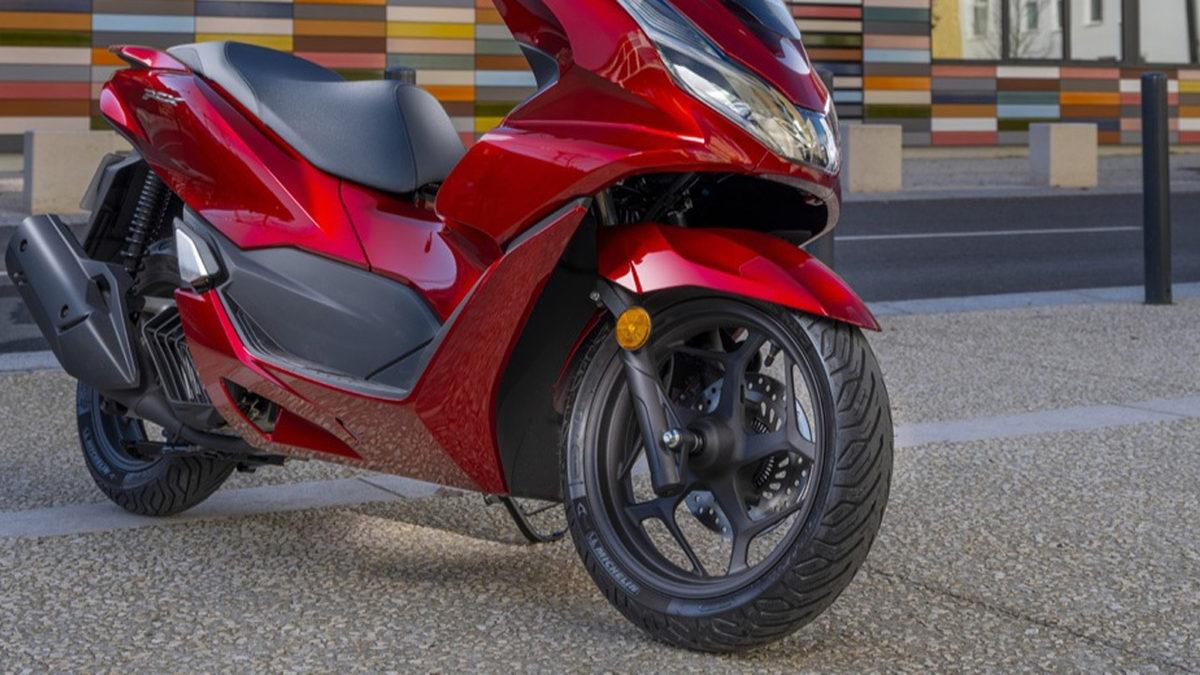 Rahat Kullanımı ve Keskin Hatlı Tasarımıyla Dikkat Çeken Honda PCX 125 2023’ün Fiyat Listesi ve Özellikleri