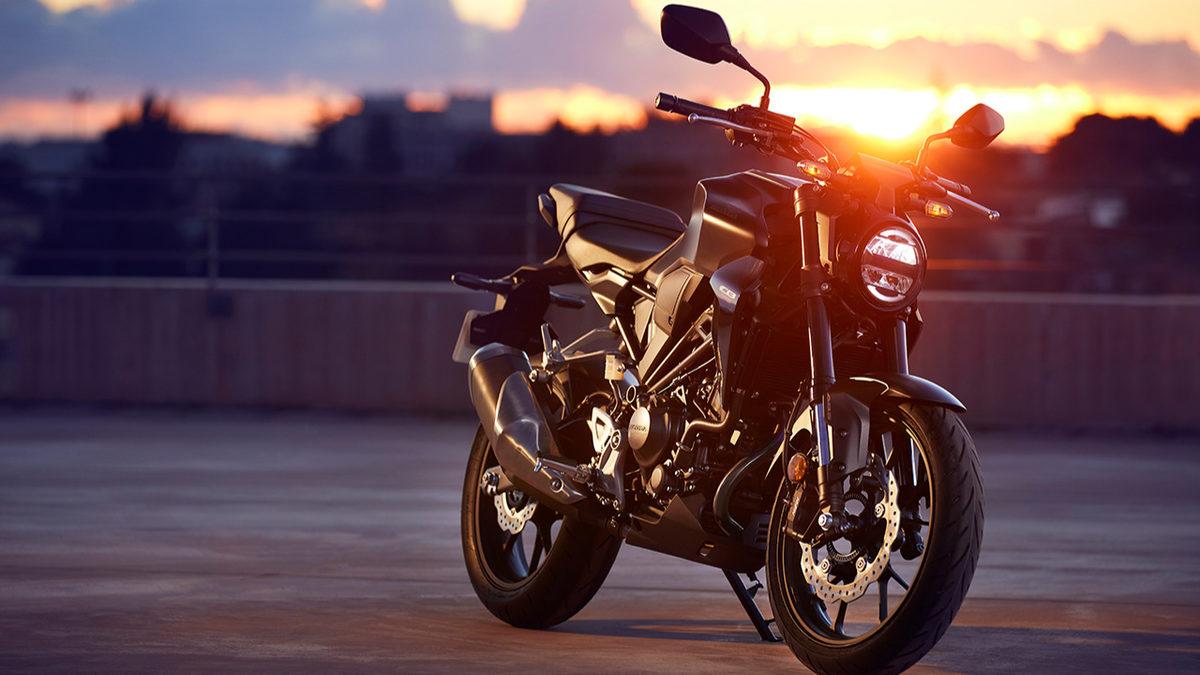 Hem Retro Hem de Modern Tasarımın Birleştiği 2022 Honda CB250R’ın Dikkat Çeken Özellikleri ve Fiyat Listesi