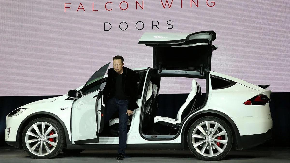 Sahip Olduğu Teknolojilerle Ağzınızı Açık Bırakacak Tesla Model X’in Dikkat Çeken Özellikleri ve Fiyat Listesi