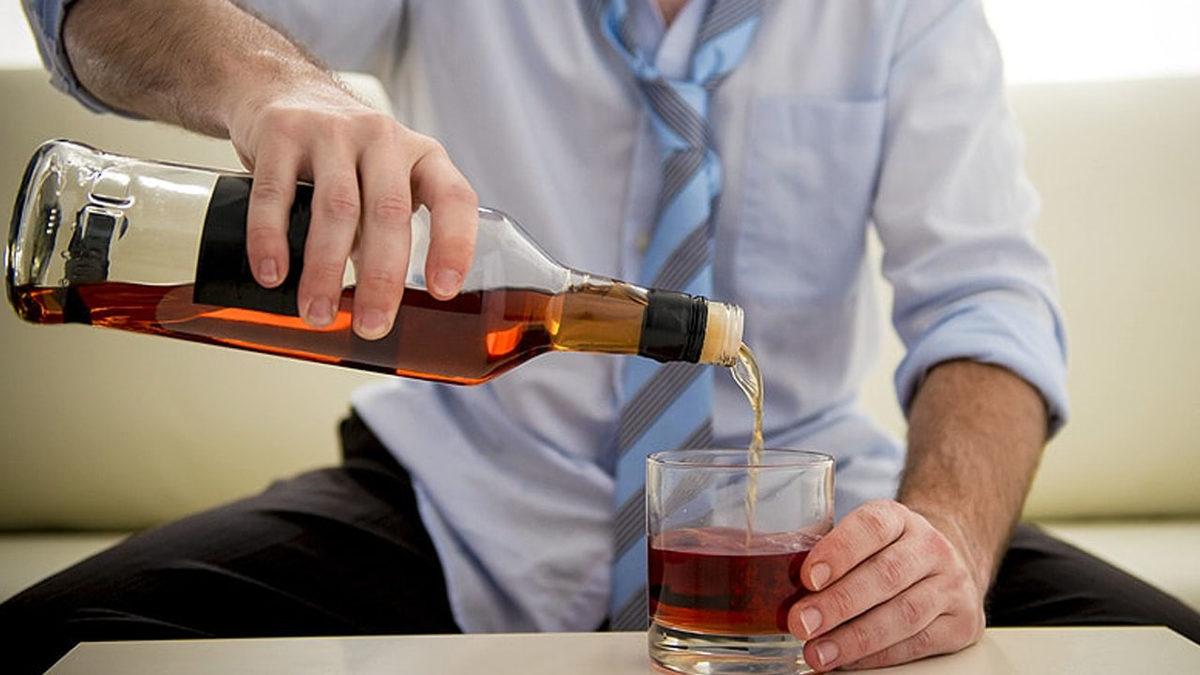 Özellikle Geceleri Ortaya Çıkıp Dayanılmaz Olabilen ’Ayak Yanması’ Aslında Neden Olur, Ne İyi Gelir?