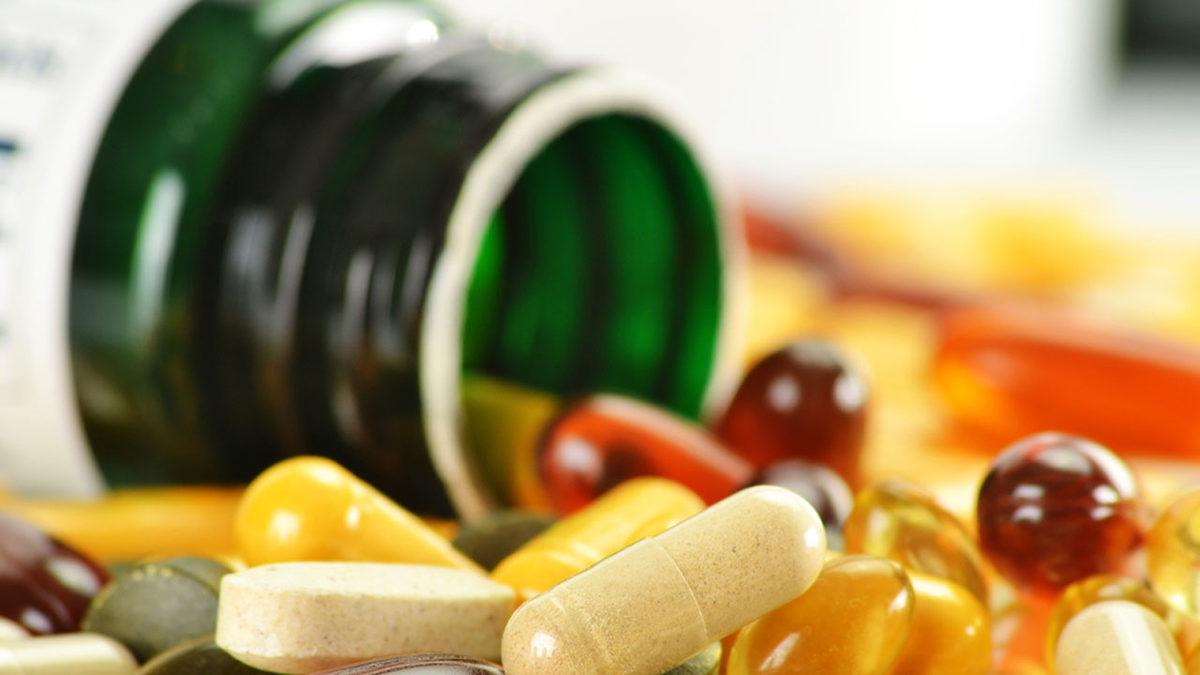 Özellikle Geceleri Ortaya Çıkıp Dayanılmaz Olabilen ’Ayak Yanması’ Aslında Neden Olur, Ne İyi Gelir?