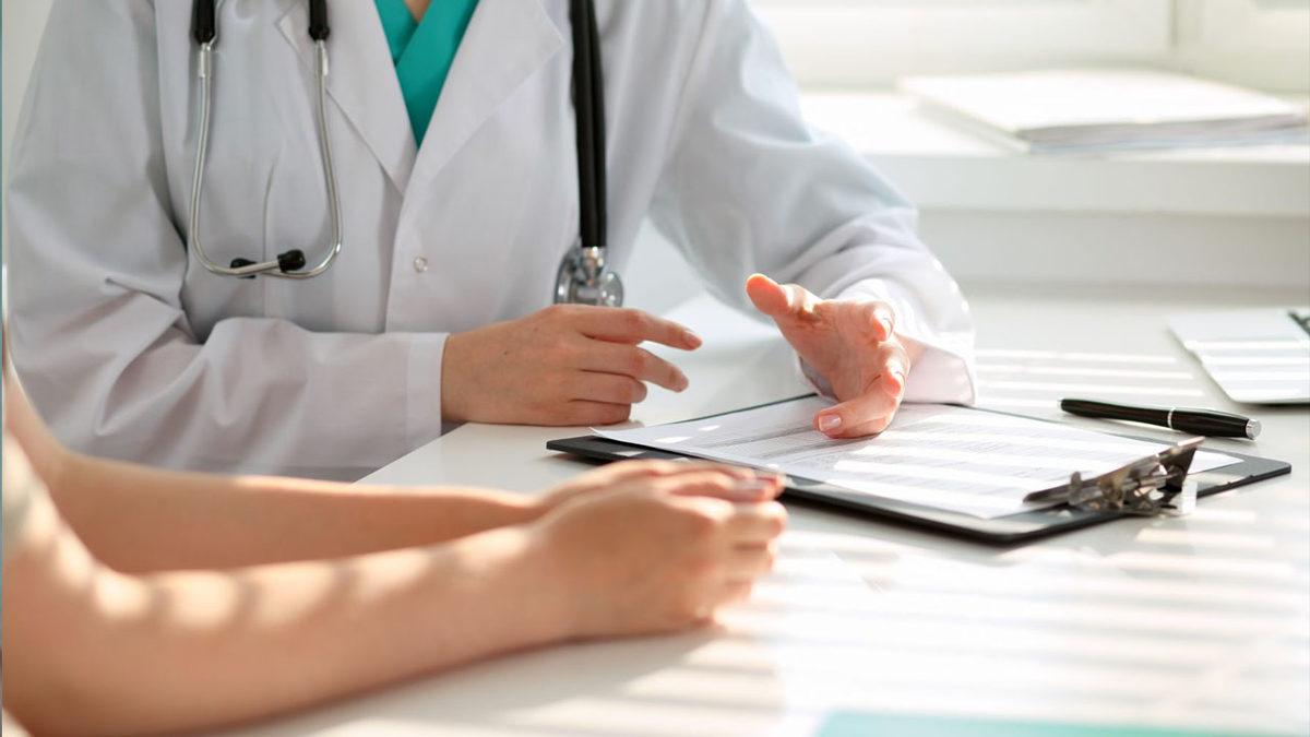 Özellikle Geceleri Ortaya Çıkıp Dayanılmaz Olabilen ’Ayak Yanması’ Aslında Neden Olur, Ne İyi Gelir?