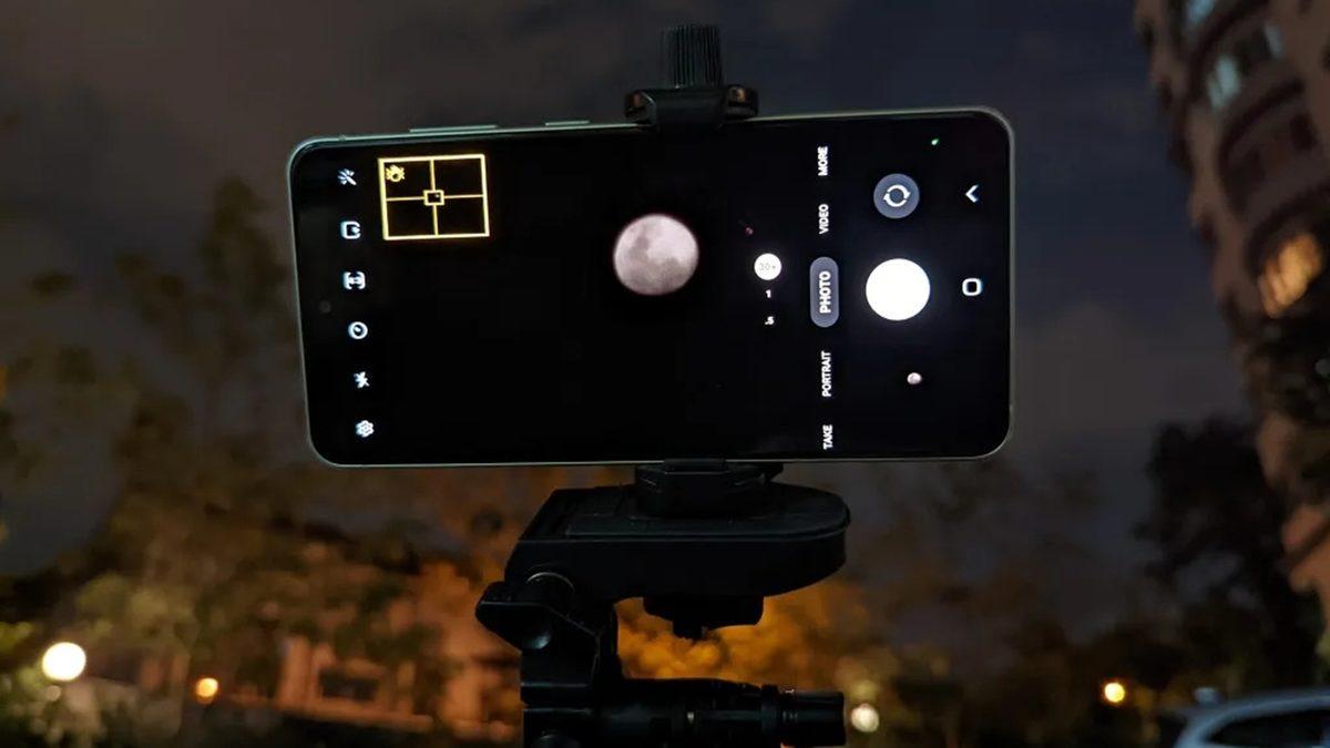 Çıplak Gözle Bakınca Büyük Görünen Ay, Telefon Kameralarında Neden Bu Kadar Küçük ve Parlak Çıkar?