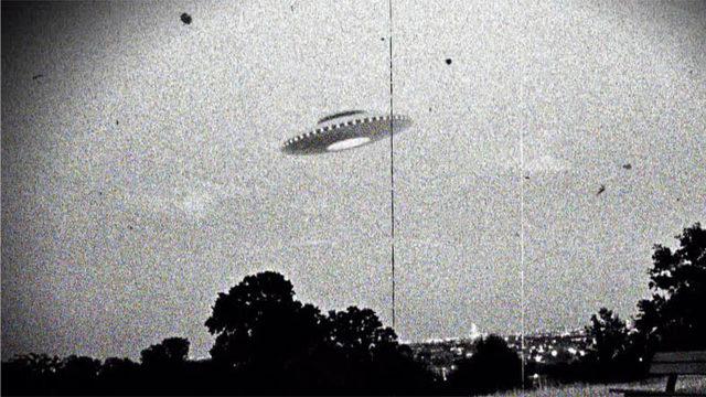 UFO Uzmanı, Pentagon’un Doğruladığı Görüntüleri Yorumladı: İçinde İnsan Olamaz