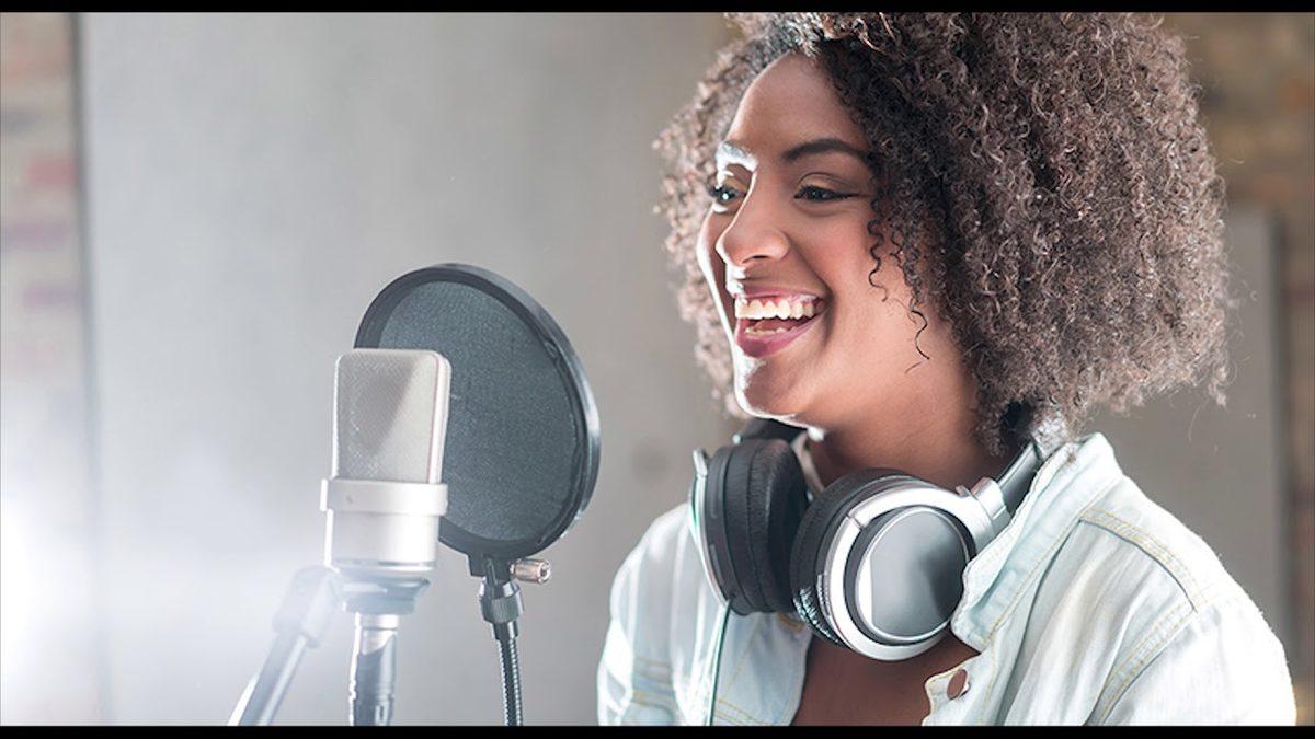 O İşler Bir Günde Olmuyor: İyi Bir Seslendirme Sanatçısı Olmak İçin Bilmeniz Gerekenler