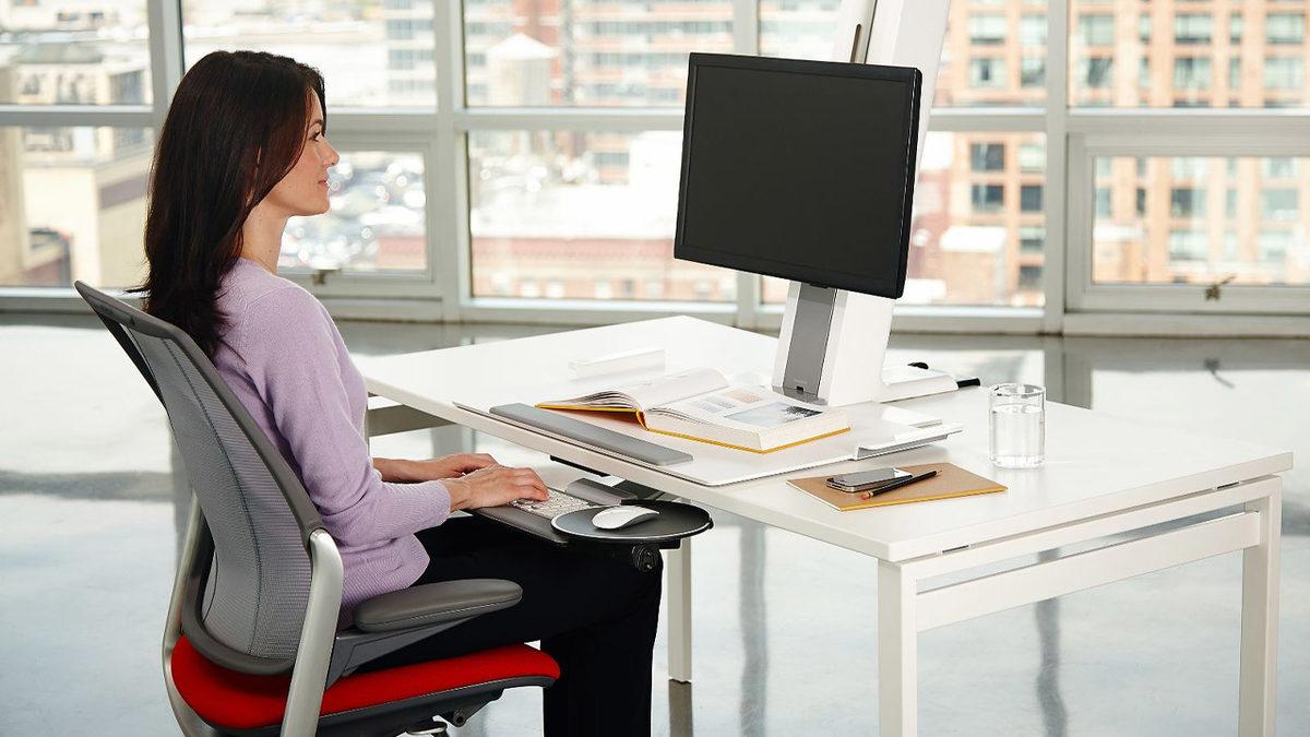 Genellikle Bilgisayar Başında Çalışanların Yaşadığı ’Boyun Düzleşmesi’ Nedir, Belirtileri Nelerdir, Nasıl Geçer?