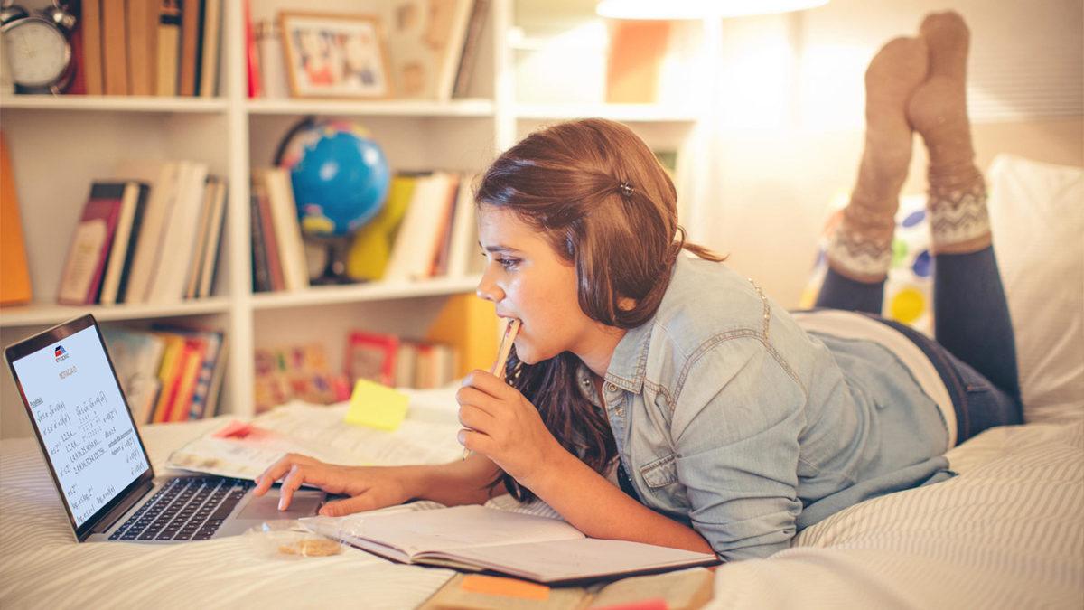 Evde İngilizce Öğrenmek İsteyenlerin Deneyebileceği 10 Yöntem