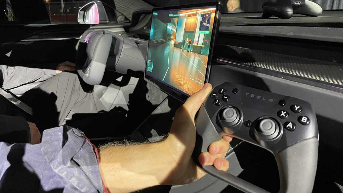 Tesla Model S Plaid’in Multimedya Ekranında Cyberpunk 2077 Oynandı [Video]