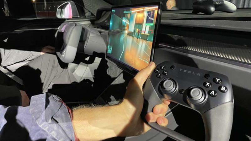 Tesla Model S Plaid’in Multimedya Ekranında Cyberpunk 2077 Oynandı [Video]