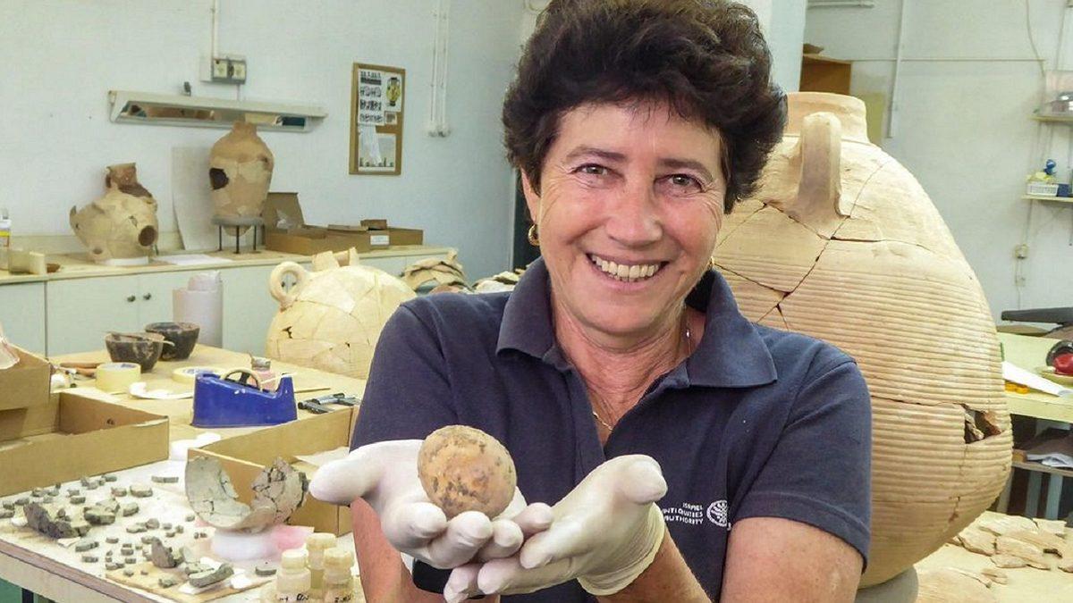 Arkeologlar, Bin Yıldır Bozulmamış Tavuk Yumurtası Buldu: Yumurta ’Yanlışlıkla’ Kırıldı