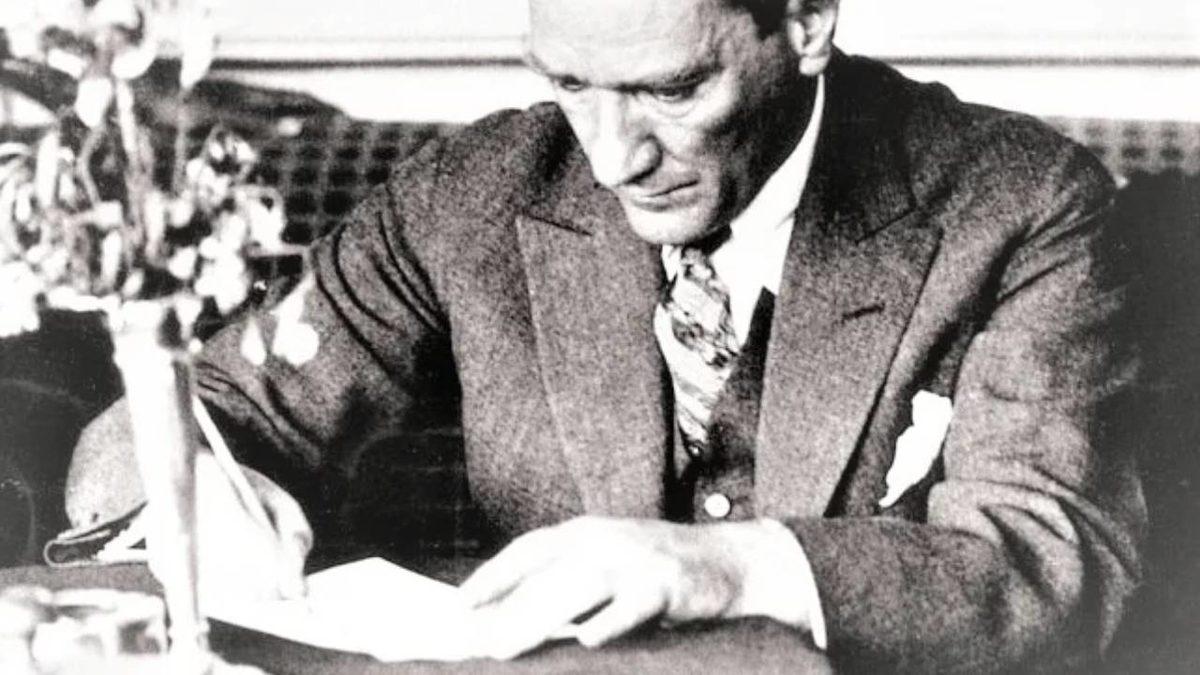 Atatürk’ün Cehalete Karşı Kurduğu ’Eline Asla Silah Almayacak’ İkinci Ordunun Çok Konuşulmayan Hikâyesi