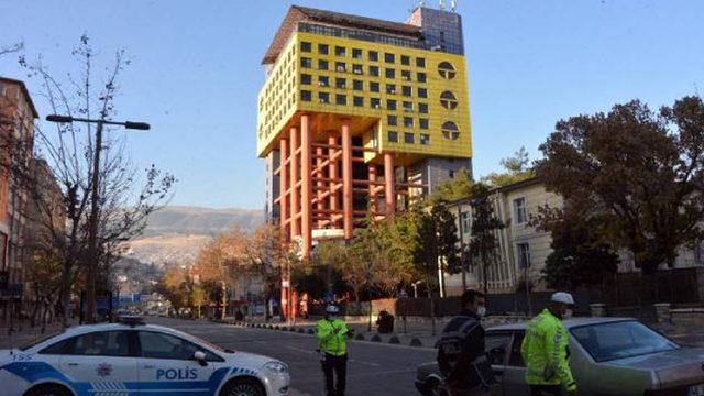 Google’ın ‘Dünyanın En Saçma Binası’ Olarak Gösterdiği Kahramanmaraş’taki Binanın Yıkılacağı Tarih Açıklandı