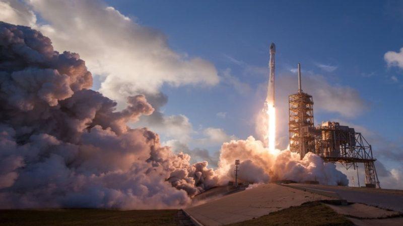 Ay’a İlk Kadın Astronotu Götürecek Olan Dev Roketler Birleştirildi