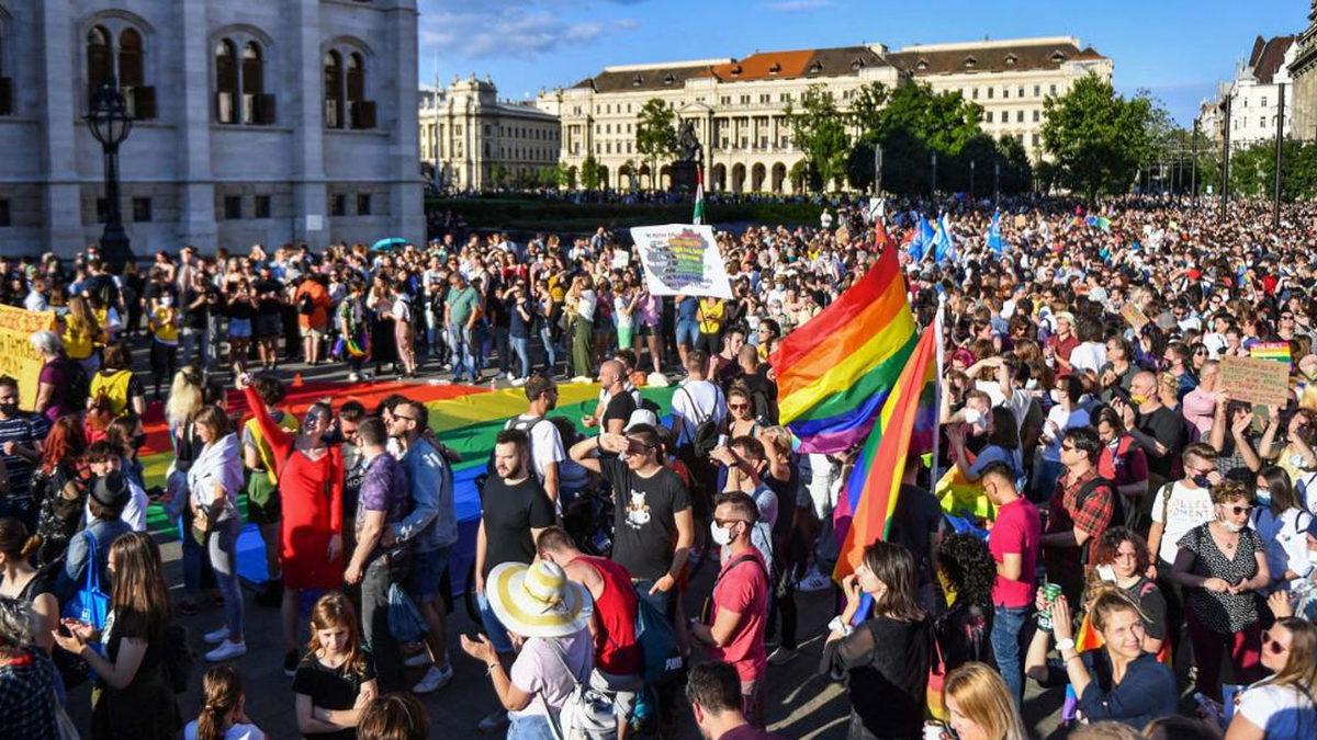 Macaristan, Eğitim Materyallerinde ve Dizilerde Eşcinsel Bireylerin Olmasını Yasaklayan Yasayı Onayladı