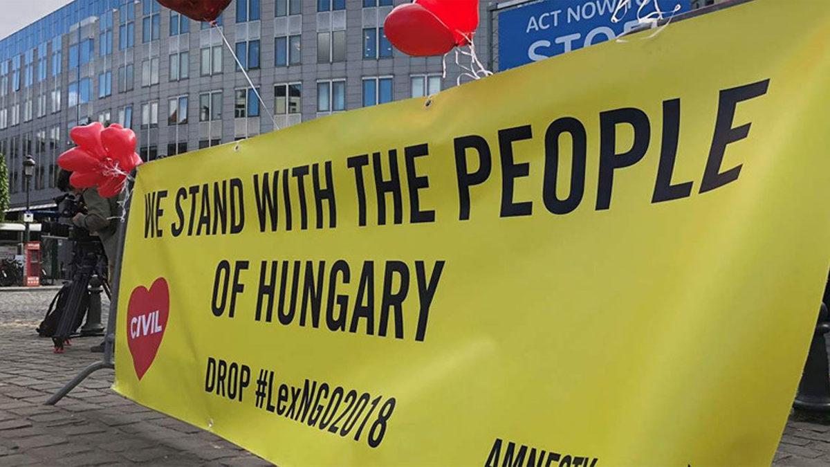 Macaristan, Eğitim Materyallerinde ve Dizilerde Eşcinsel Bireylerin Olmasını Yasaklayan Yasayı Onayladı