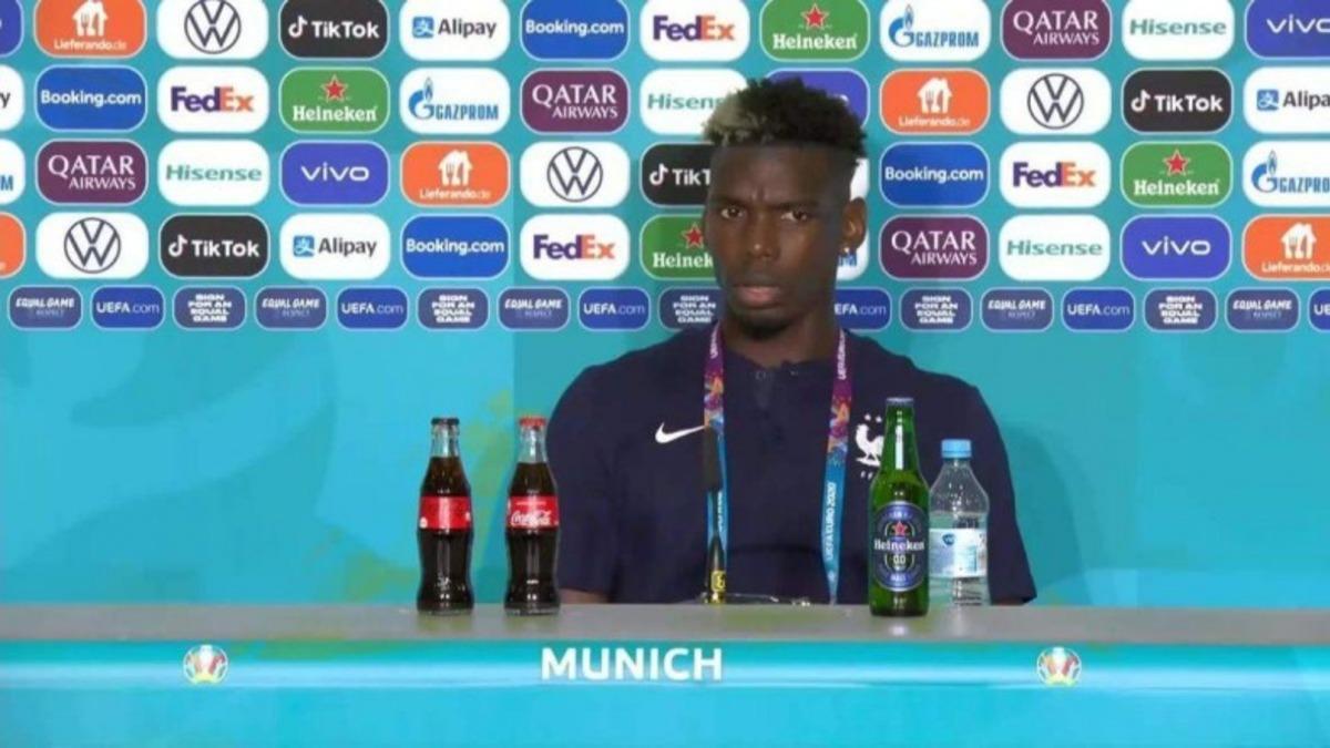 Cristiano Ronaldo’dan Sonra Bir ’Şişe Vakası’ Daha: Paul Pogba, Bira Şişesini Sakladı