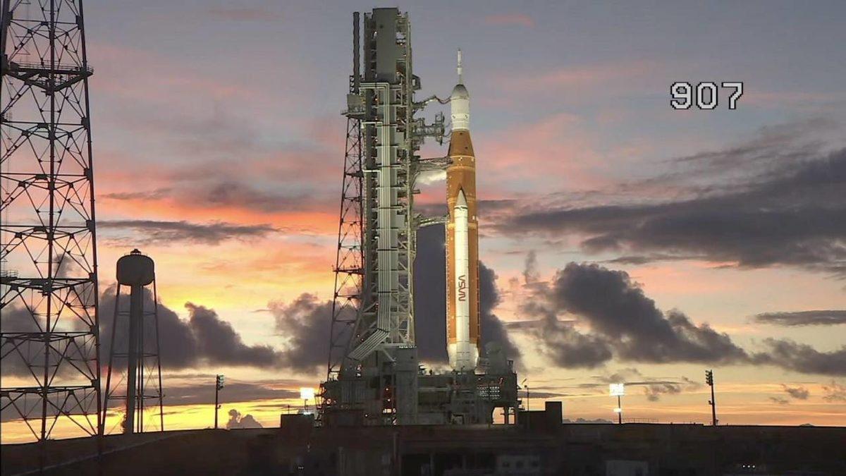 Dünyada Bu Kadar Fakirlik Varken Neden İnsanları Ay’a Göndermek İçin Milyarlarca Dolar Para Harcanıyor?