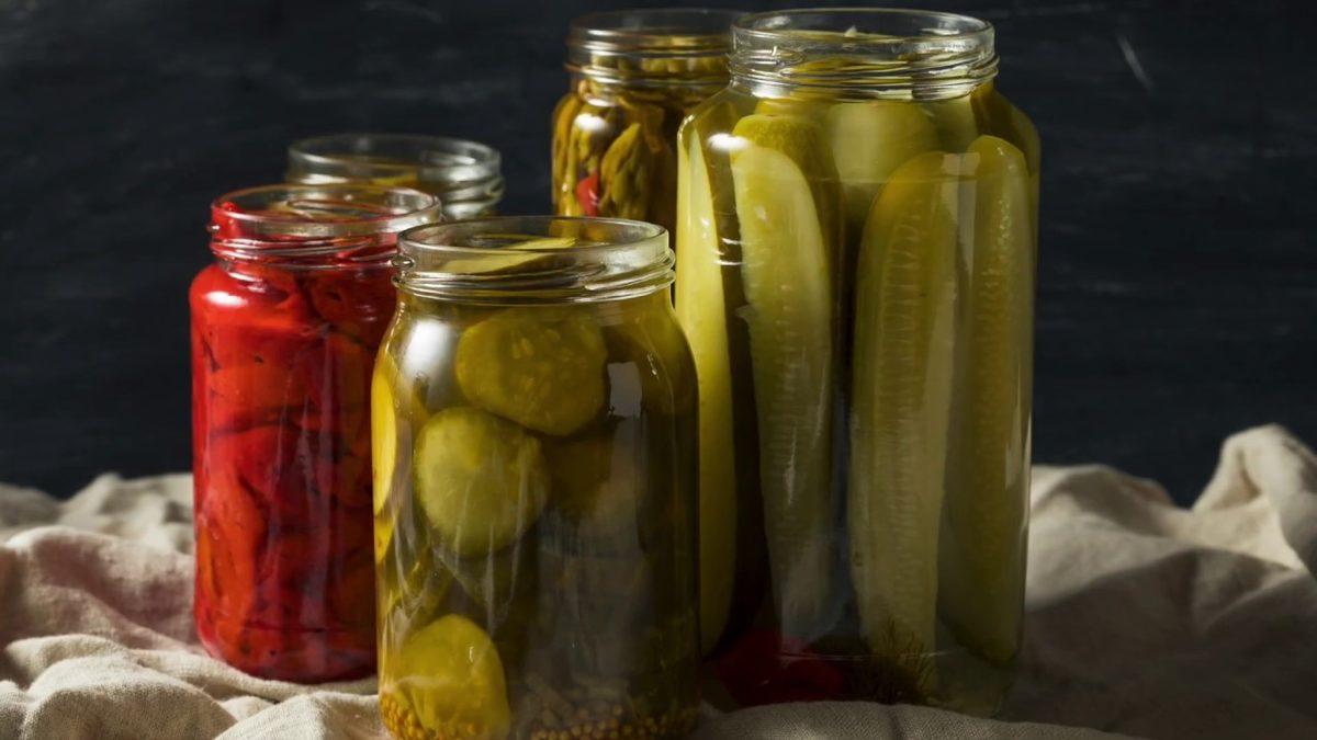Kimin Aklına Geldi Tuzlu Suda Sebze Bekletmek: Türk Mutfağının Vazgeçilmezi Olan Turşu İlk Kez Nasıl Yapıldı?