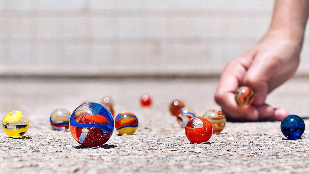 Bir Zamanlar Sokakta Zamanın Nasıl Geçtiğini Unutturan Efsane Çocuk Oyunları: 90’lıların Gözü Yaşlı, Z Kuşağı Anlam Veremiyor...