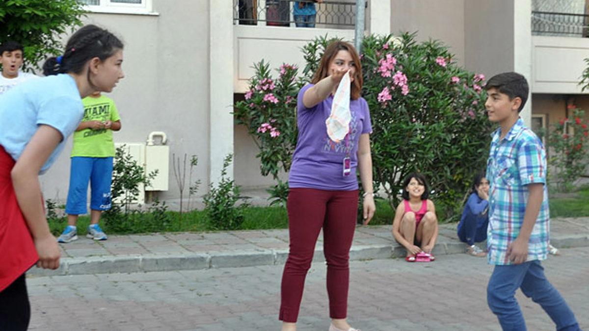 Bir Zamanlar Sokakta Zamanın Nasıl Geçtiğini Unutturan Efsane Çocuk Oyunları: 90’lıların Gözü Yaşlı, Z Kuşağı Anlam Veremiyor...