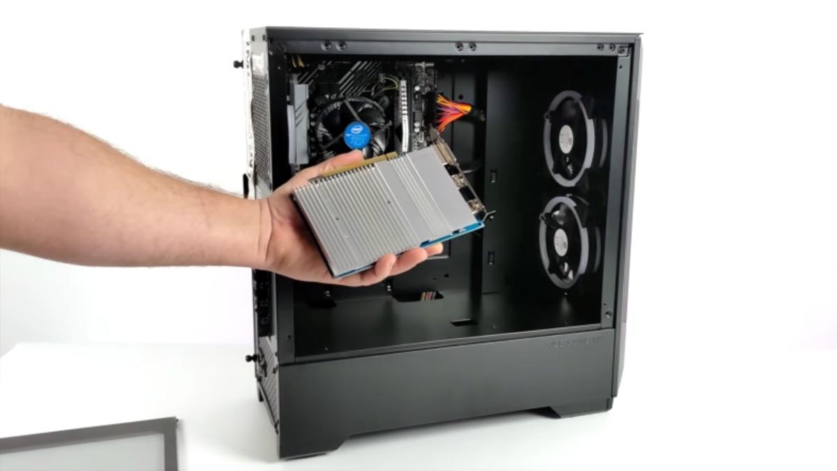 Intel Iris Xe DG1 Ekran Kartının Oyun Performansı Test Edildi [Video]