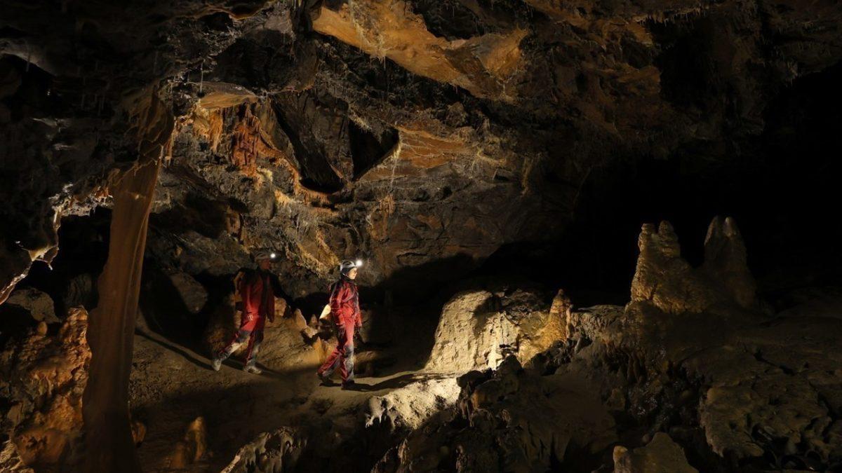 Bir Grup İnsanın 40 Gün Karanlık Mağaraya Kapatıldığı Deneyin Şaşırtan Sonuçları