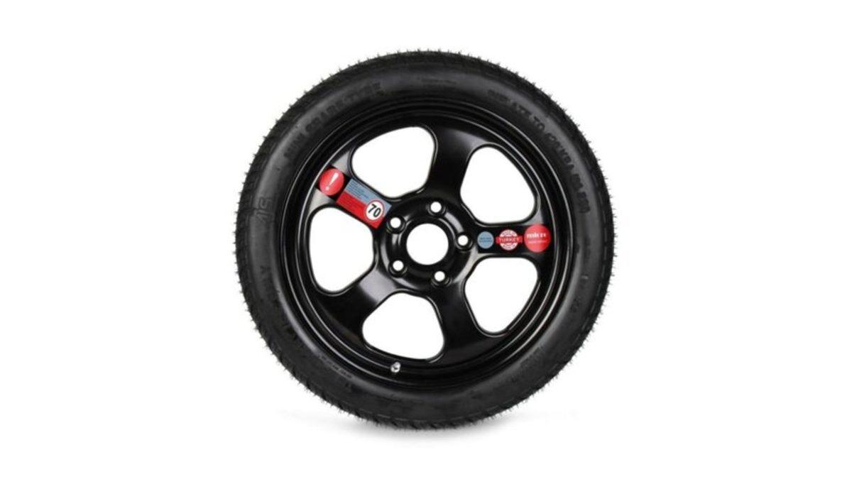 Bayram Yolculuğunda Lazım Olur: Lastik Değiştirmenin Püf Noktaları