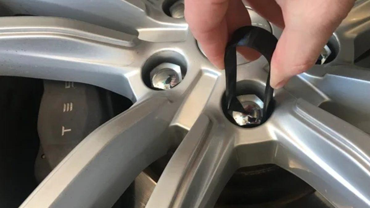 Bayram Yolculuğunda Lazım Olur: Lastik Değiştirmenin Püf Noktaları