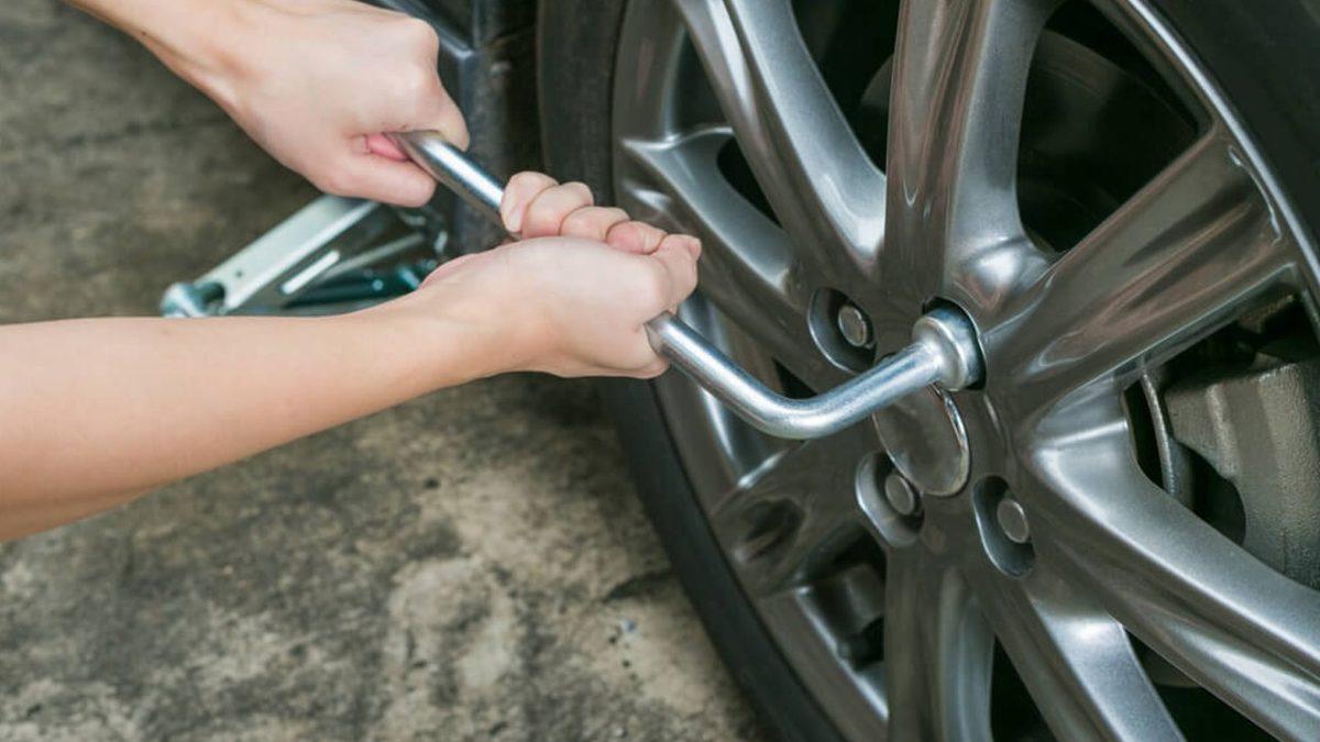 Bayram Yolculuğunda Lazım Olur: Lastik Değiştirmenin Püf Noktaları