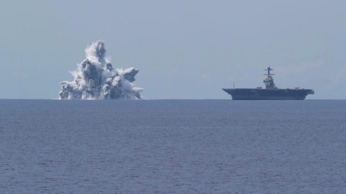 Bir Uçak Gemisinin 3,9 Büyüklüğünde Depreme Denk Gelen, 20 Ton Patlayıcı Kullanılan Şok Testi [Video]