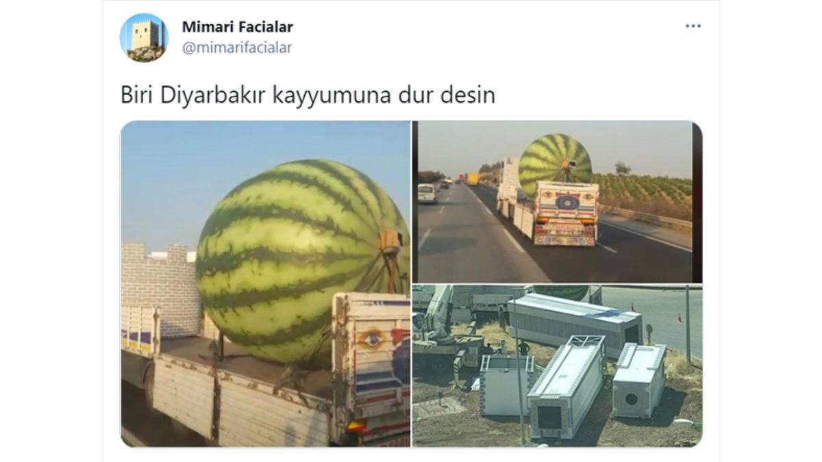 Sanat Dünyasına Katılan Yeni Bir ’Eser’ Daha: Diyarbakır’da Bir Meydana ’Göğe Yükselen Karpuz’ Figürü Dikildi