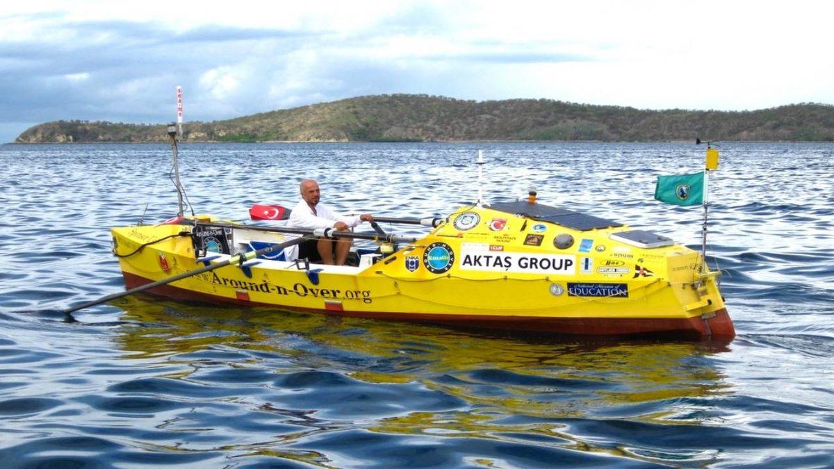 15 Dünya Rekoru Bulunan Erden Eruç, Pasifik Okyanusu’nu Kürekle Geçen İlk Kişi Olmak İçin Suya İndi