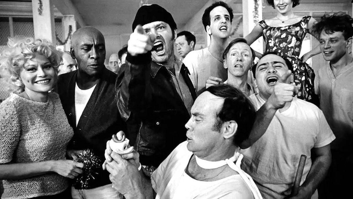 Yaptığı Sistem Eleştirisiyle Hayatı Sorgulatan ’Guguk Kuşu’ Filminin Kamera Arkasından 9 Enteresan Bilgi