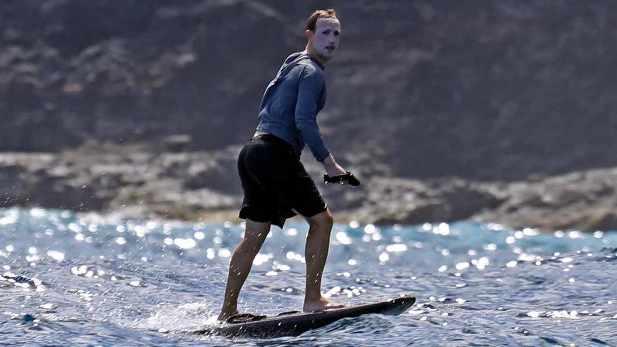 Mark Zuckerberg’in ’Meme’ Haline Gelen Bembeyaz Yüzlü Fotoğrafı Özel Tasarım Oldu