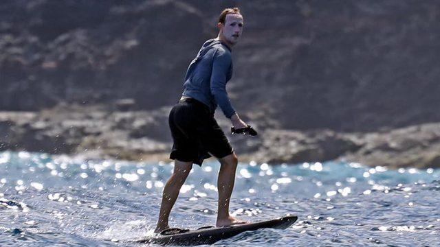 Mark Zuckerberg’in ’Meme’ Haline Gelen Bembeyaz Yüzlü Fotoğrafı Özel Tasarım Oldu